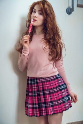 소녀는 사탕을 입에 물고 치마를 벗습니다!Jia Lissa (125 사진)