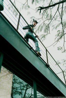 아만다 웰프 – 캣우먼
