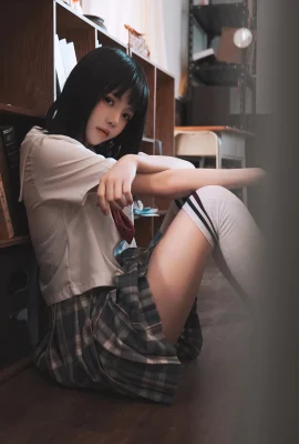 Peach Meow – 교실 데드 워터 (48 장의 사진)